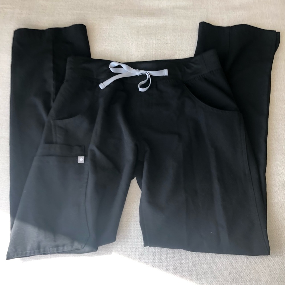 Black figs scrubs Kade cargo pants S